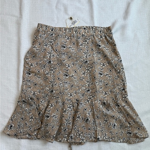Max Studio Floral Tan Mini Skirt - Picture 3 of 3